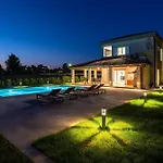 Villa Exceptional Idalia Near Zadar, Nin & Queens Beach, Heated Pool, Privacy Ninski Stanovi
