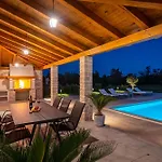 Exceptional Idalia Near Zadar, Nin & Queens Beach, Heated Pool, Privacy