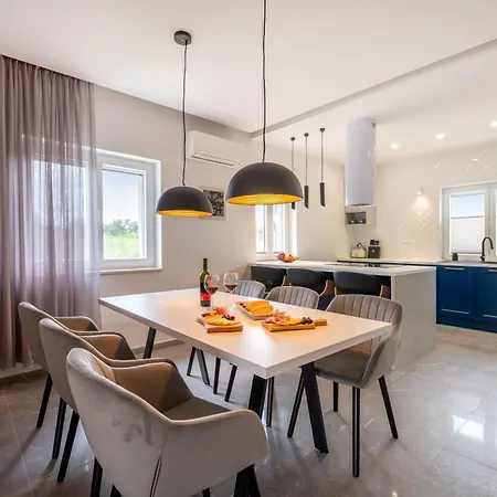 Exceptional Idalia Near Zadar, Nin & Queens Beach, Heated Pool, Privacy