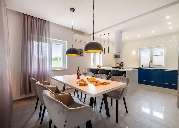 Exceptional Idalia Near Zadar, Nin & Queens Beach, Heated Pool, Privacy