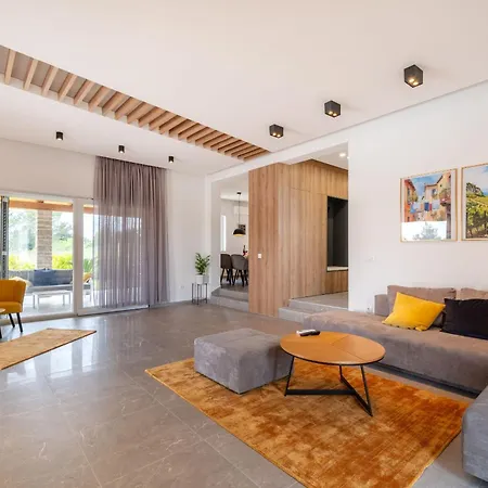 Exceptional Idalia Near Zadar, Nin & Queens Beach, Heated Pool, Privacy Villa *