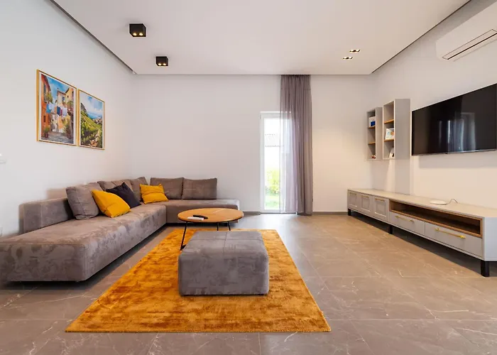 Exceptional Idalia Near Zadar, Nin & Queens Beach, Heated Pool, Privacy Villa