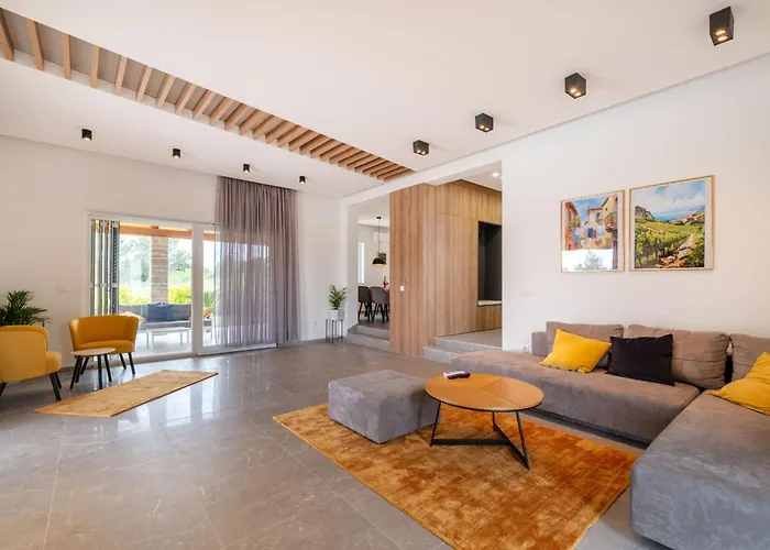 Exceptional Idalia Near Zadar, Nin & Queens Beach, Heated Pool, Privacy Villa *