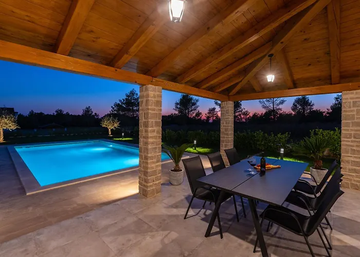 Exceptional Idalia Near Zadar, Nin & Queens Beach, Heated Pool, Privacy Villa